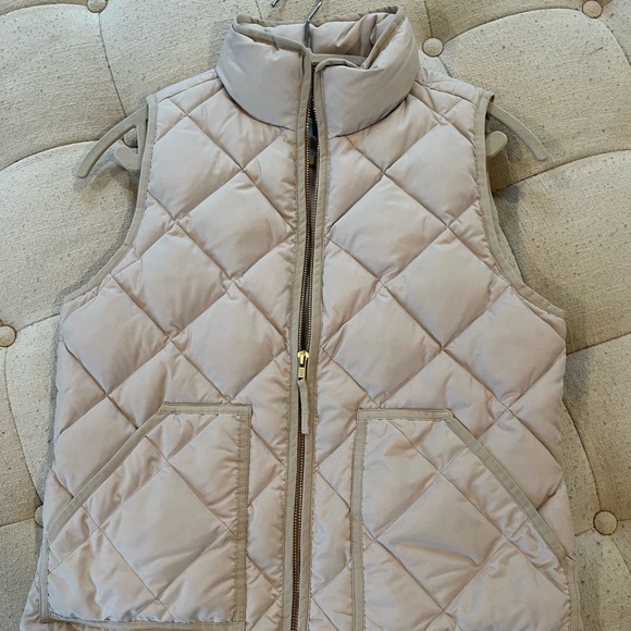 Jcrew women’s quilted beige/cream vest - Picture 3 of 8